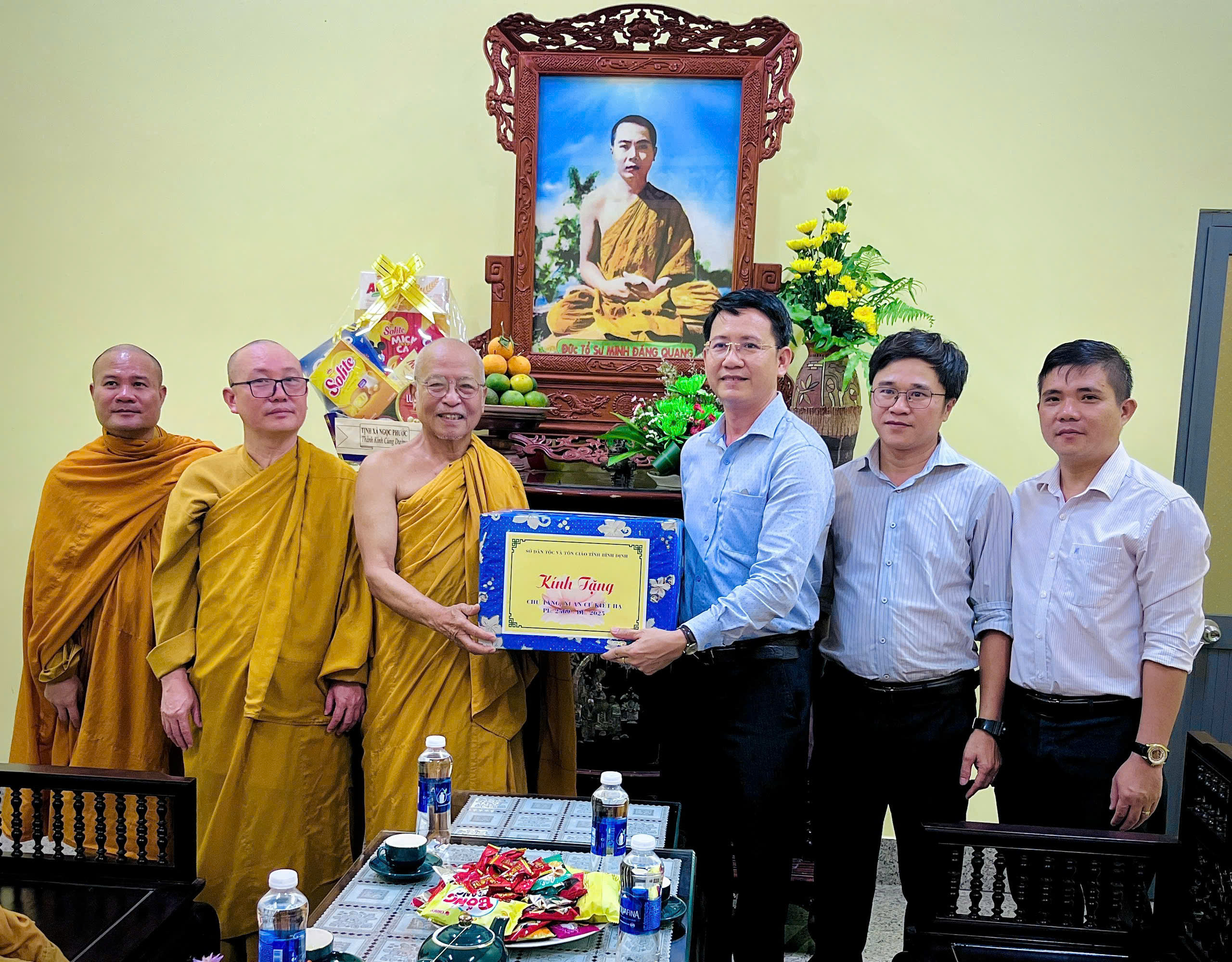 Lãnh đạo Sở Dân tộc và Tôn giáo tỉnh Bình Định thăm các trú xứ An cư kiết hạ Phật lịch 2569.